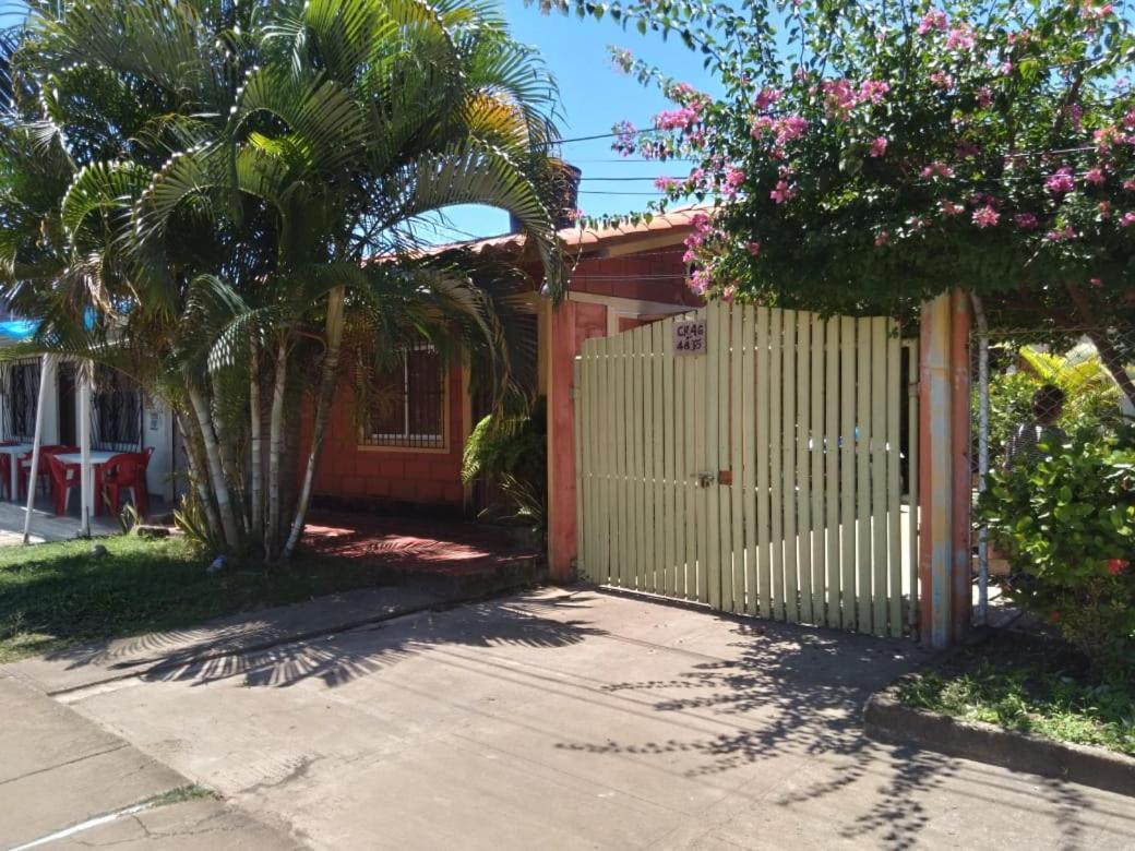 Habitacion Triple Con Cocina Y Bano Privado Necoclí Eksteriør bilde